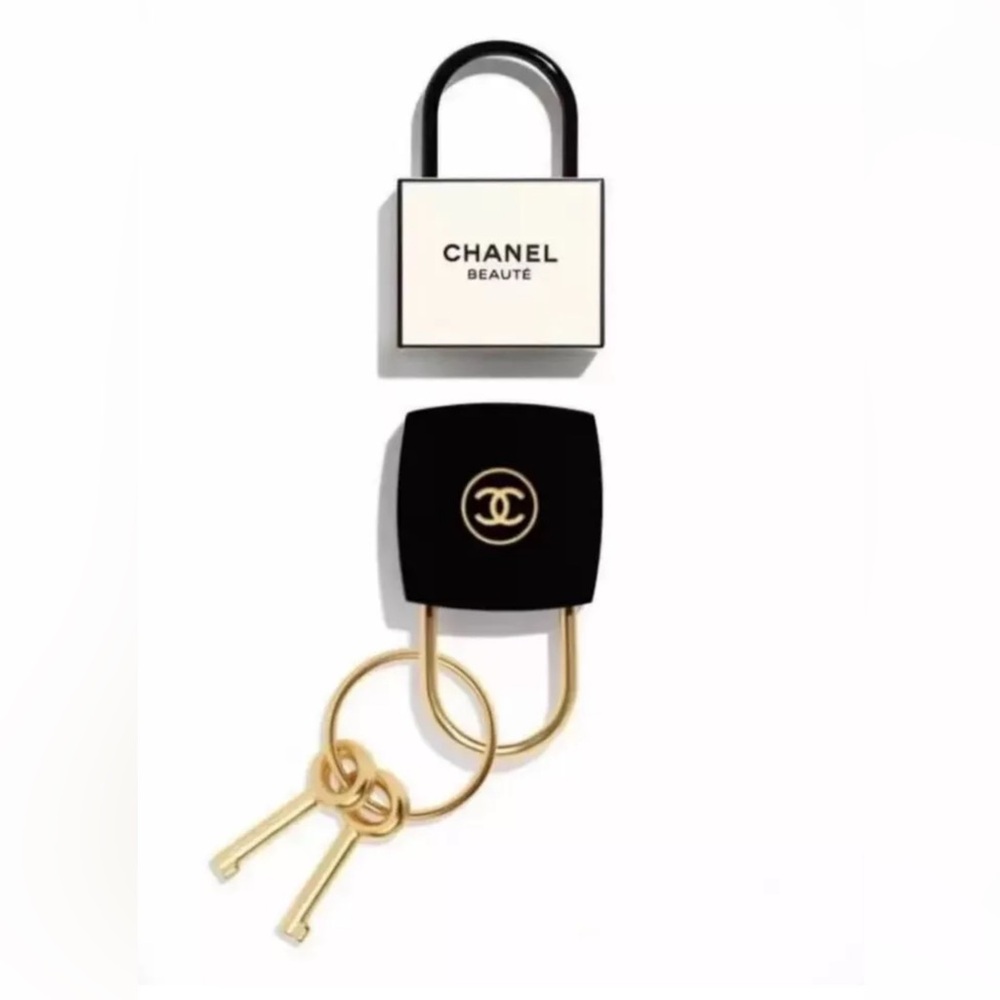 CHANEL Black and White Lock or Keychain Set with Gold keys
Brand New in Box - Picture 3 of 9